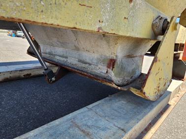 Concrete Hopper/Kibble with hydraulic gate image 15